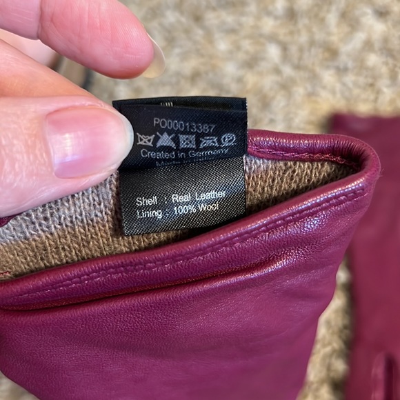 Magenta Leather Gloves Wool Lining - Picture 3 of 4